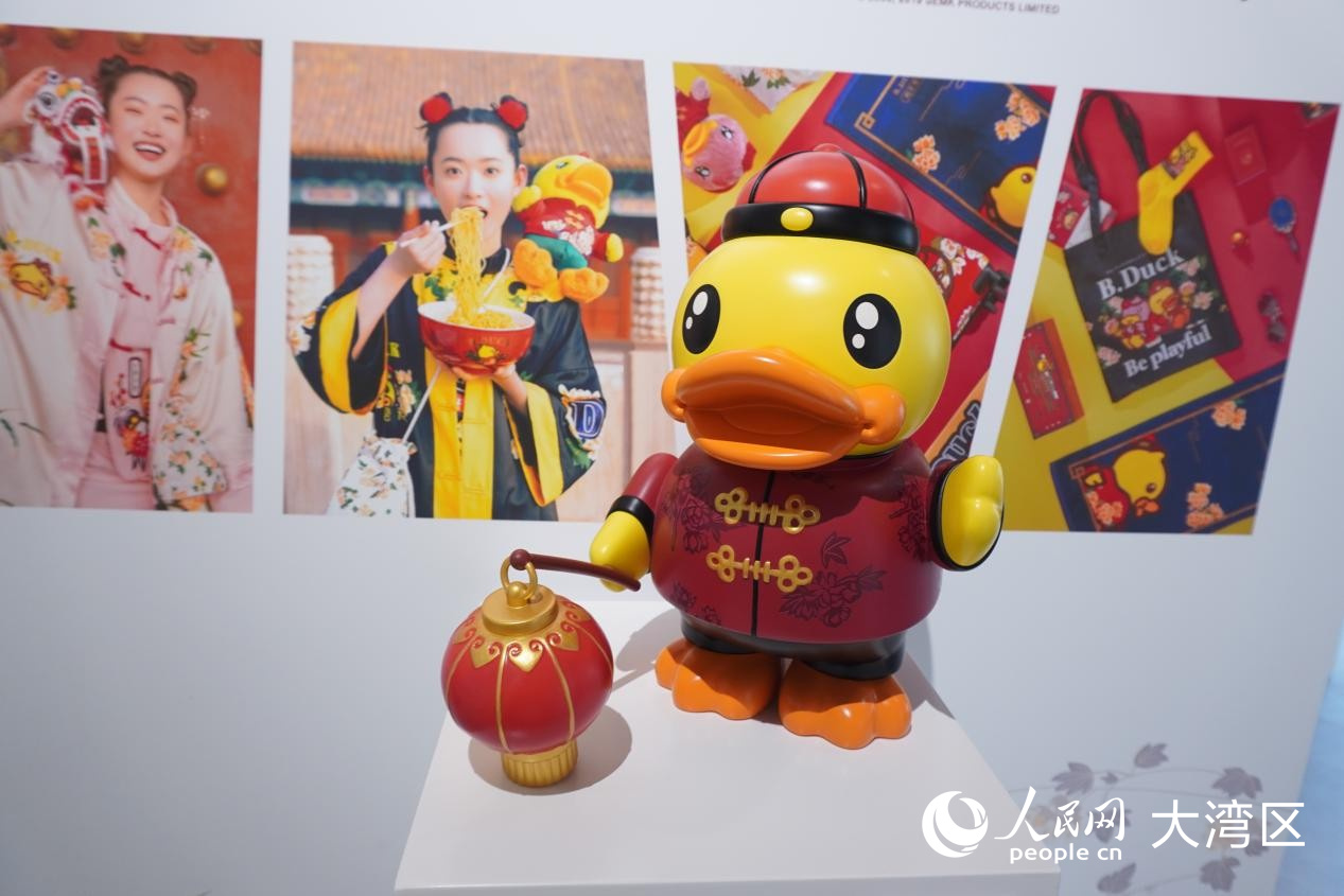 故宫联名小黄鸭形象。 周锦佳摄
