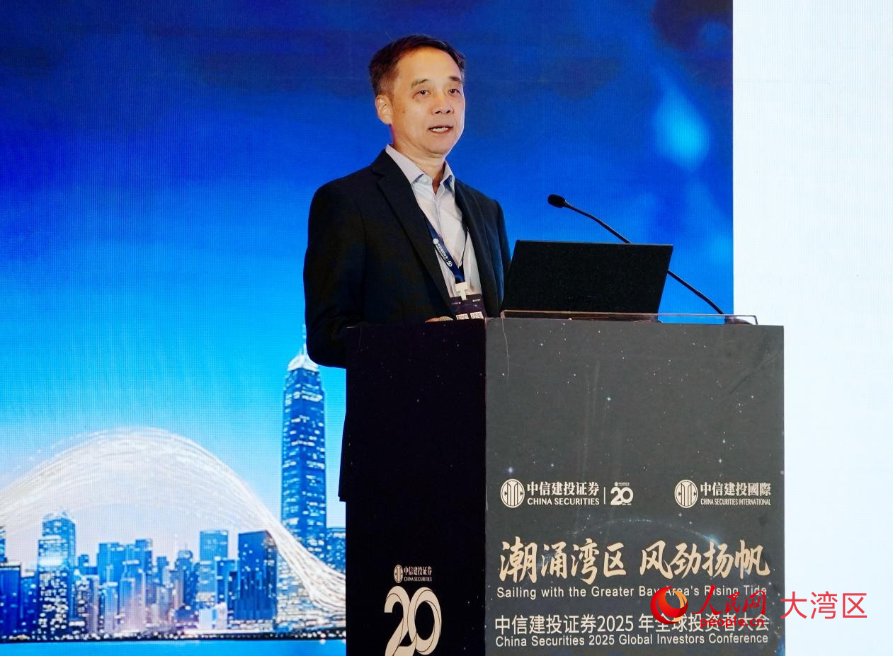 深圳湾实验室转化顾问、元启生物制药创始人及行政总裁丁元华现场分享。人民网 严小晶摄