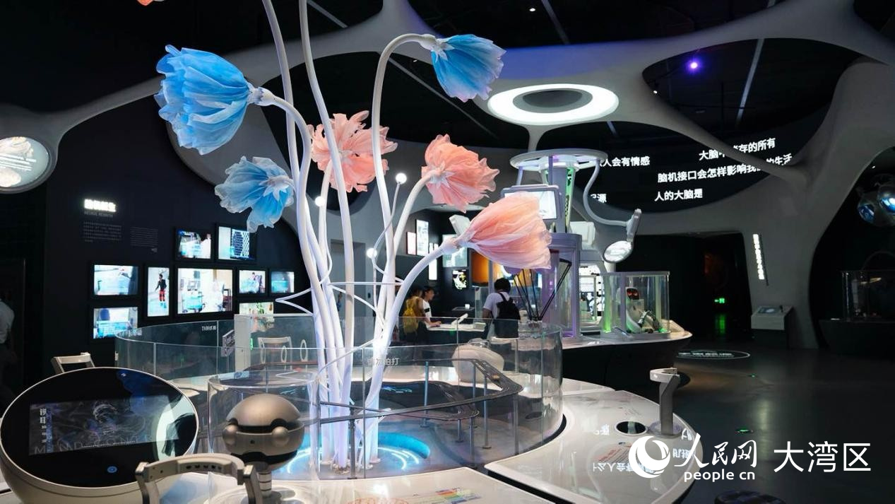 脑电波感应互动装置。 人民网 俄布拉依摄