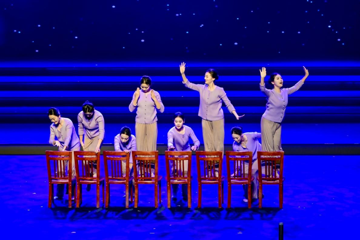 图为驻澳部队表演舞蹈《我等你》。主办方供图