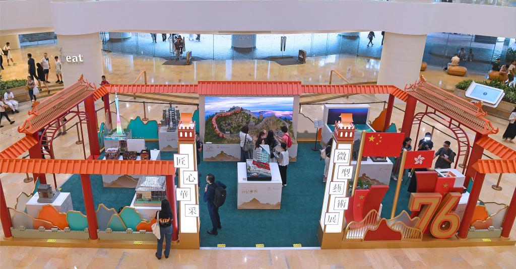 这是9月22日拍摄的微型艺术展现场。新华社记者 陈铎 摄