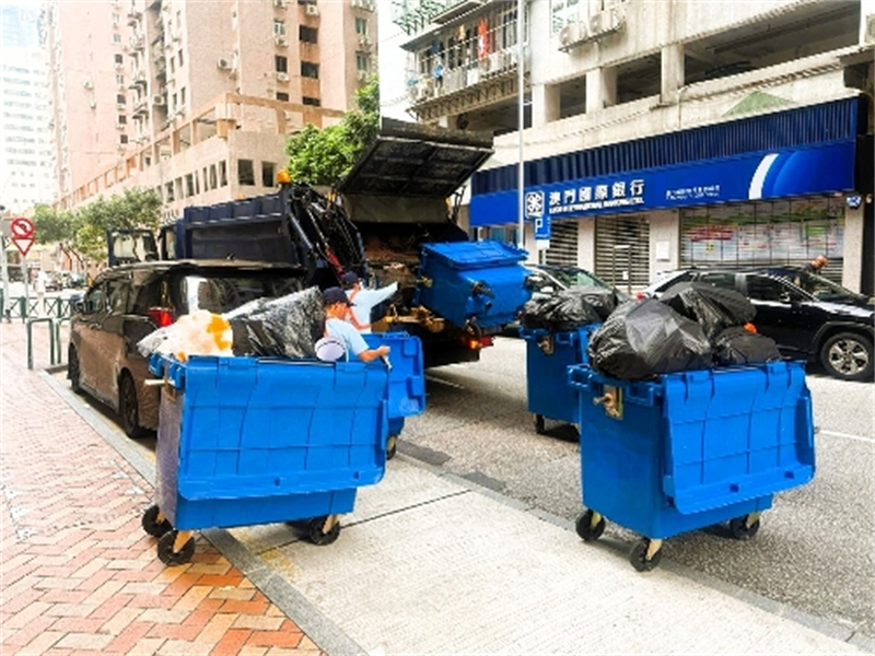 图为澳门街头垃圾等被加快清运。澳门特区市政署供图