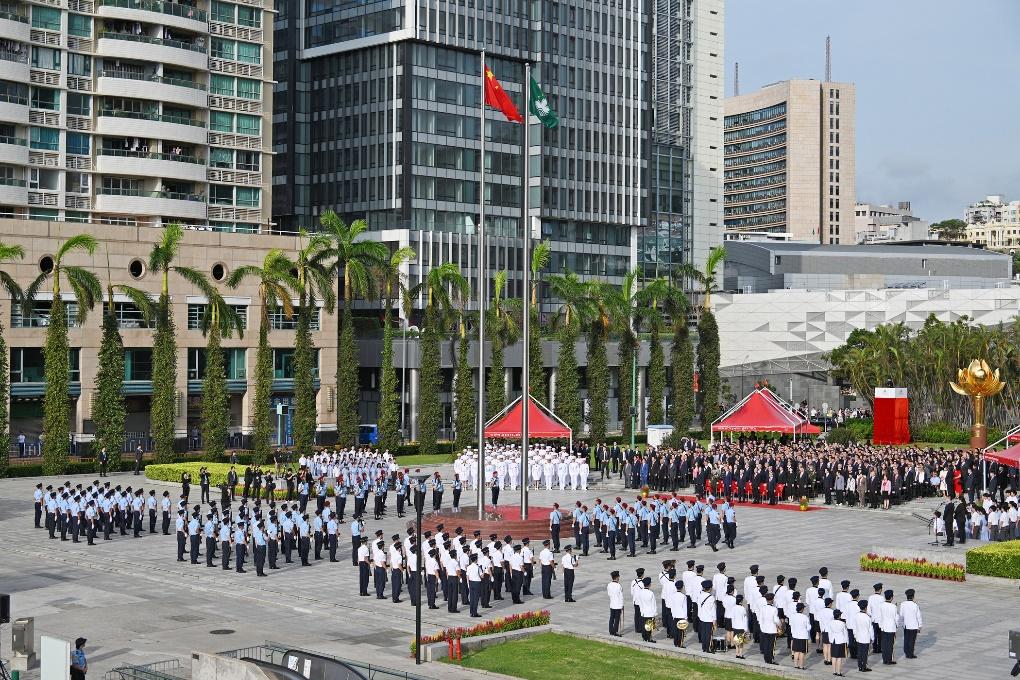图为澳门特区政府在金莲花广场举行升旗仪式。澳门特区政府新闻局供图