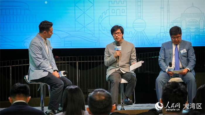 香港特区政府“一带一路”专员何力治在专题讨论中作分享。人民网 吴宇扬扬 摄