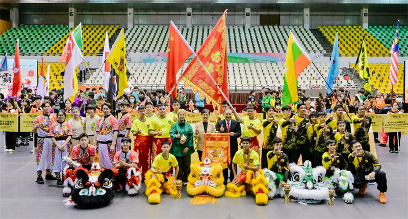 图为“南狮规定桩阵自选套路”冠亚季军。主办方供图