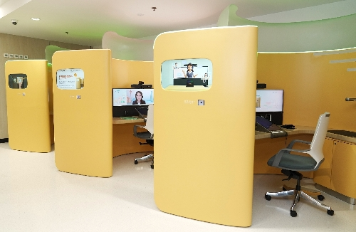 图为遥距（即远程）服务柜枱。澳门特区行政公职局供图