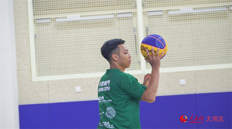 澳门三人篮球男子代表队队长曾谱诚正备战十五运会。人民网 吴宇扬扬摄