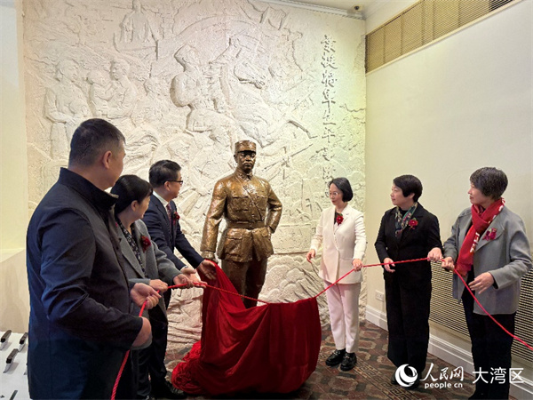 叶挺将军铜像揭幕。人民网记者 富子梅摄