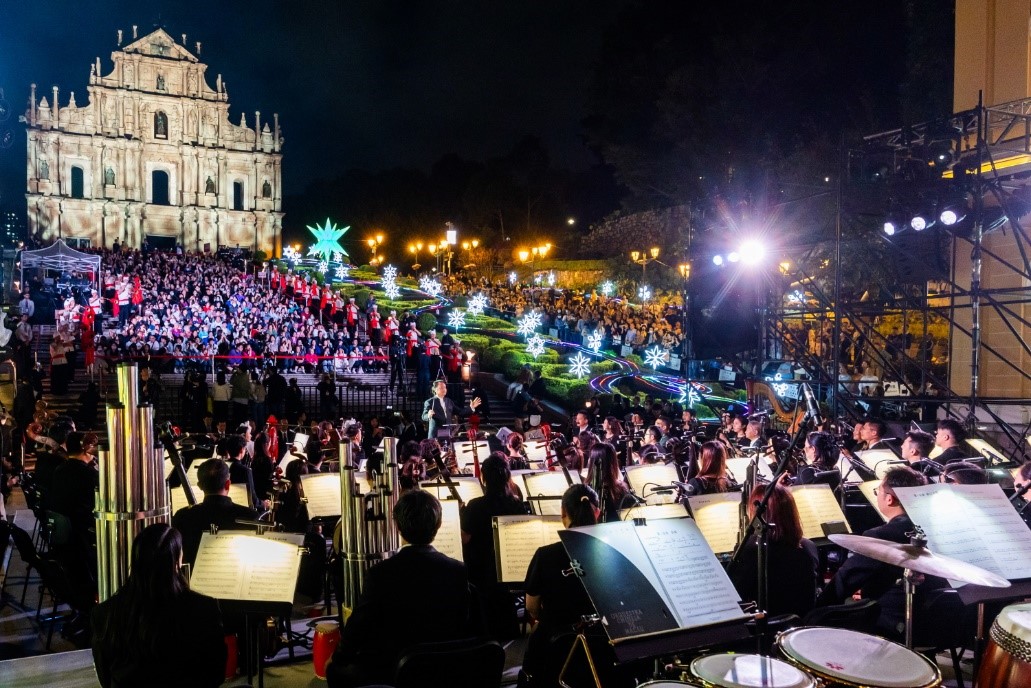 庆祝澳门回归祖国26周年音乐会《永远的山丹丹》。（澳门特区文化局供图）
