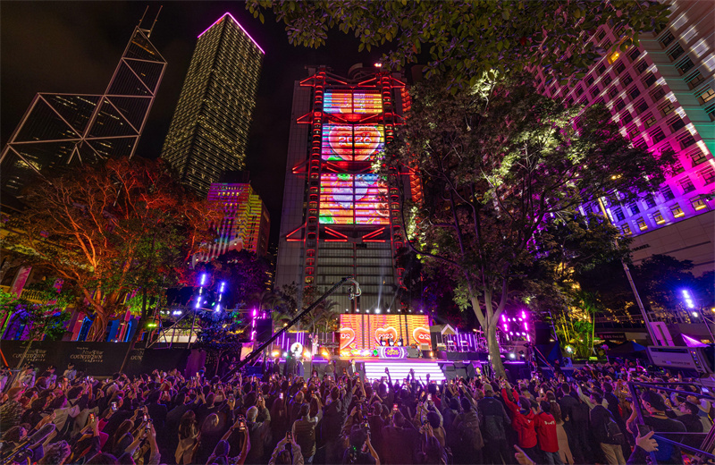 图1.香港举行“光影汇·中环”灯光汇演迎接2026年。主办方供图