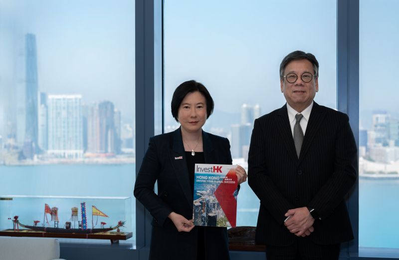 香港投资推广署展示2025年度报告。香港特区政府新闻处供图