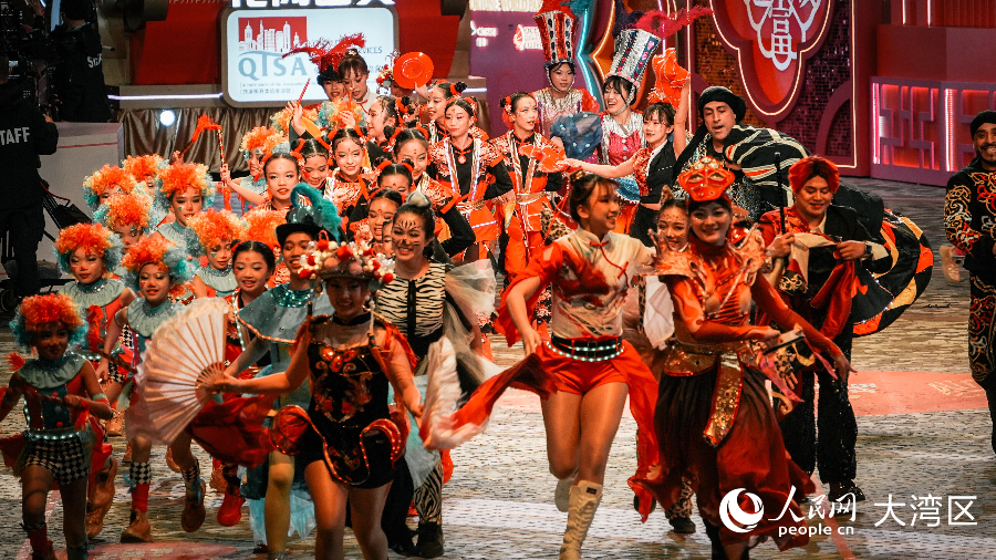 埃及传统旋转舞充满活力。人民网 吴宇扬扬摄