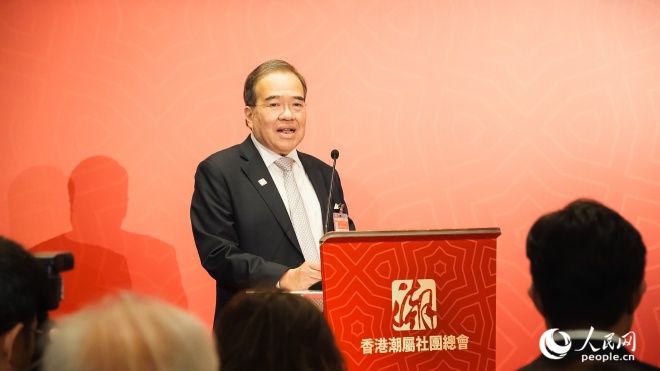 香港潮属社团总会主席胡定旭致新年贺辞。人民网 吴宇扬扬摄