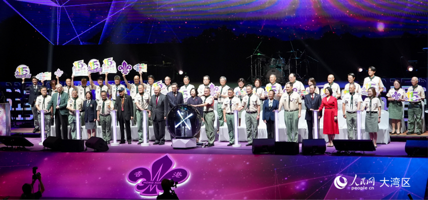 图1.“童行未来@115音乐会暨开展礼”活动的嘉宾合影。人民网 严小晶摄