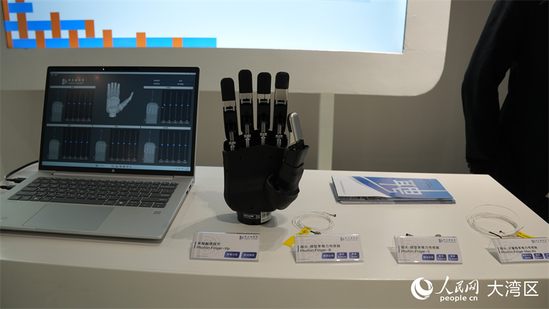 指尖·微型多维力传感器产品展示。人民网 严小晶摄