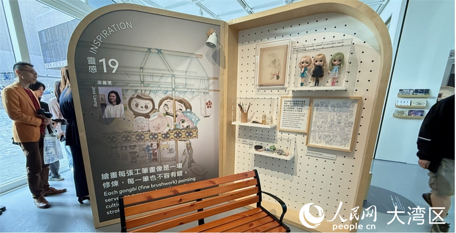 展览特设“灵感现场”还原艺术家工作室。人民网实习生 张雨洁摄