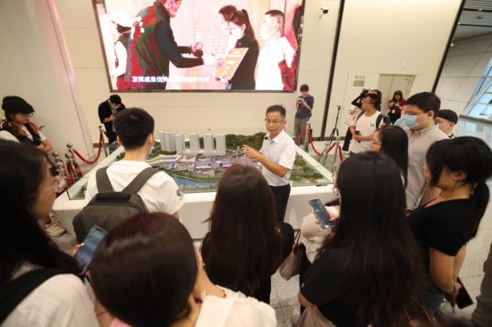 ͼΪ�����������ڰ��칫��ͨ�ع�����������ԱΪ�ɷ��Ž��������ڰ��������������췽��ͼ��