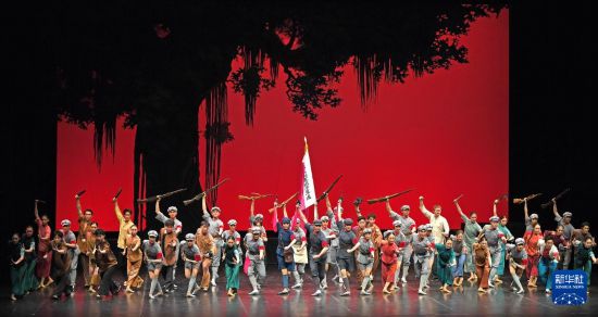 1��10�գ���Ա�ڱ��ݰ�����硶��ɫ���Ӿ������»������ ���� ��