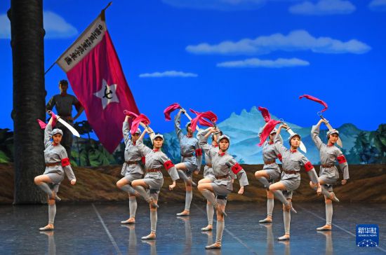 1��10�գ���Ա�ڱ��ݰ�����硶��ɫ���Ӿ������»������ ���� ��