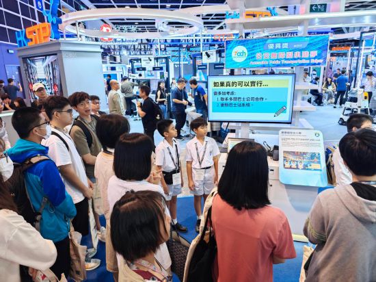 ����4��14�գ��ڵڶ�����۹��ʴ���չ�ϣ����ũ�Ե�����Сѧѧ����չʾ���ڹ������ϰ�װ�õ����롣�»������ ������ ��