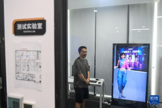 6��12�գ�������ǰ����������ι�����������Ա�ڻ�Ӱδ����˾�Ĳ���ʵ������AI���н������ԡ��»������ ë˼ٻ ��