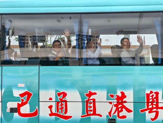 ������������ͨ����ɽ��ණ�շ�վ�ĳ����ϣ��˿ͻ������⡣�»������ ����ΰ ��