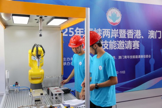 7月8日在上海第二工业大学拍摄的海峡两岸暨香港、澳门青年技能邀请赛现场。新华社发（陈潇雨摄）