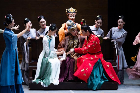 　　8月8日，江苏大剧院原创民族舞剧《红楼梦》在香港文化中心上演。新华社记者 朱炜 摄