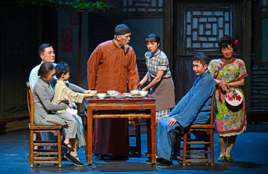 　　7月3日，阔别香港13年的中国国家话剧院话剧《四世同堂》再次亮相香港。新华社记者 陈铎 摄