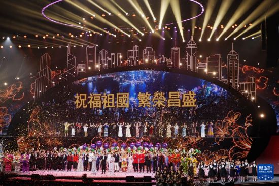   这是“紫荆花开 香满神州”国庆文艺晚会现场（10月2日摄）。新华社发（王申摄）