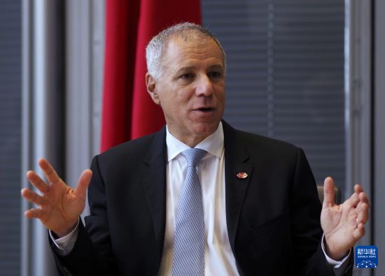 10月9日，汇丰集团行政总裁艾桥智在香港接受新华社记者专访。新华社发（王申摄）