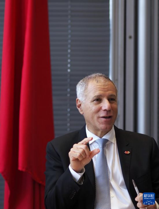 10月9日，汇丰集团行政总裁艾桥智在香港接受新华社记者专访。新华社发（王申摄）