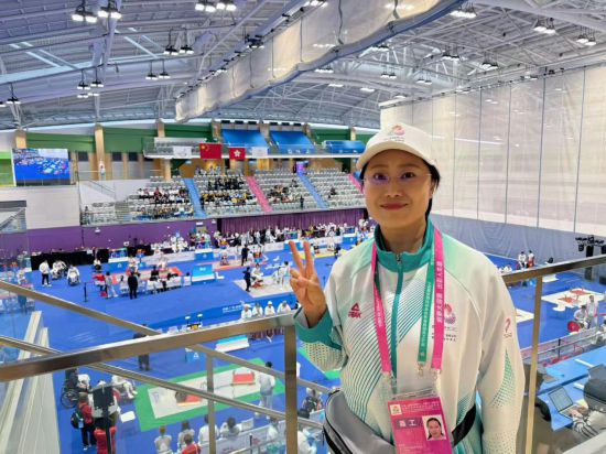 邬思琪在岗位上。新华社记者 胡佳丽 摄