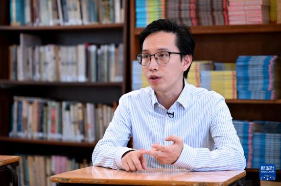 　　11月6日，香港培侨中学历史教师穆家骏接受记者采访。新华社记者 陈铎 摄