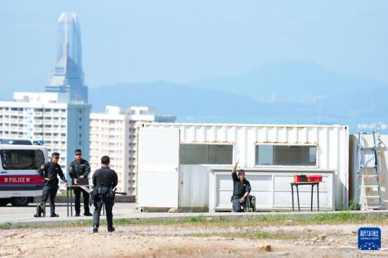 香港警务处爆炸品处理课队员进行爆破训练（2025年11月6日摄）。新华社记者 朱炜 摄