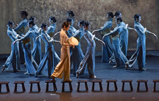 1月9日，演员在表演舞剧《永不消逝的电波》选段《渔光曲》。新华社记者 陈铎 摄