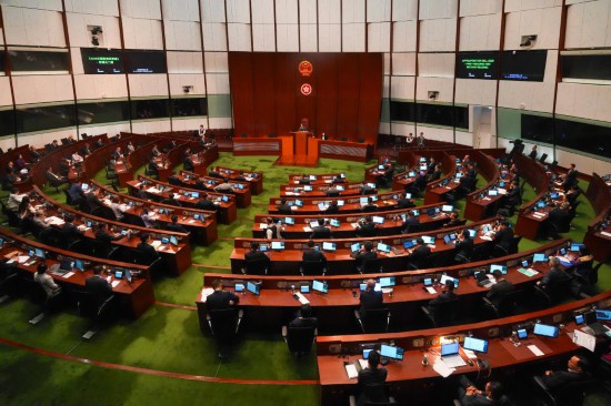 2月25日，香港特区政府财政司司长陈茂波发表2026/2027财政年度特区政府财政预算案。新华社记者 朱炜 摄