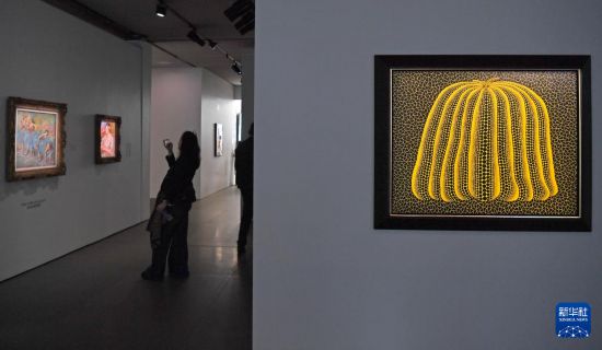 3月24日，观众在佳士得香港2026春季拍卖预展上参观。新华社记者陈铎摄