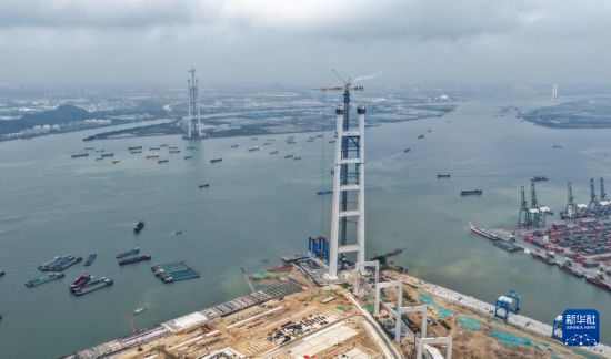 这是3月26日拍摄的狮子洋大桥东、西主塔（无人机照片）。新华社记者 卢汉欣 