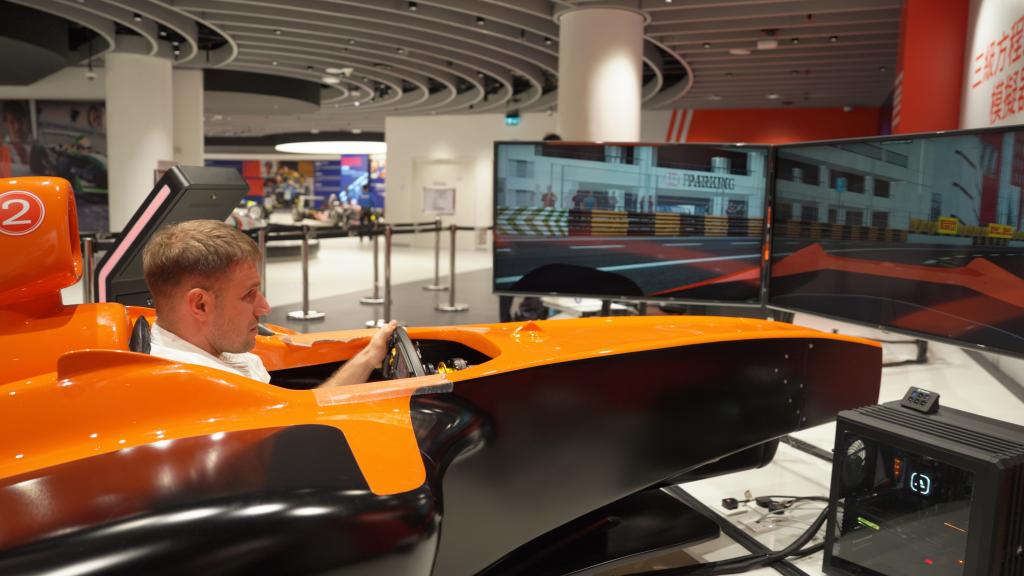 12��16�գ��η��ų�Ա������������������ʽģ���ʻ�����»��緢