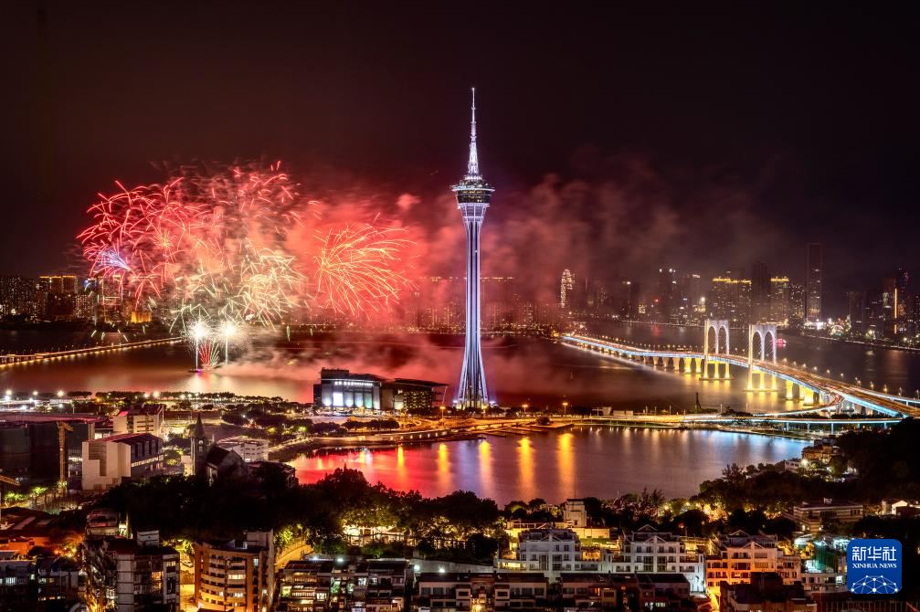 这是9月6日晚拍摄的烟花汇演。新华社发